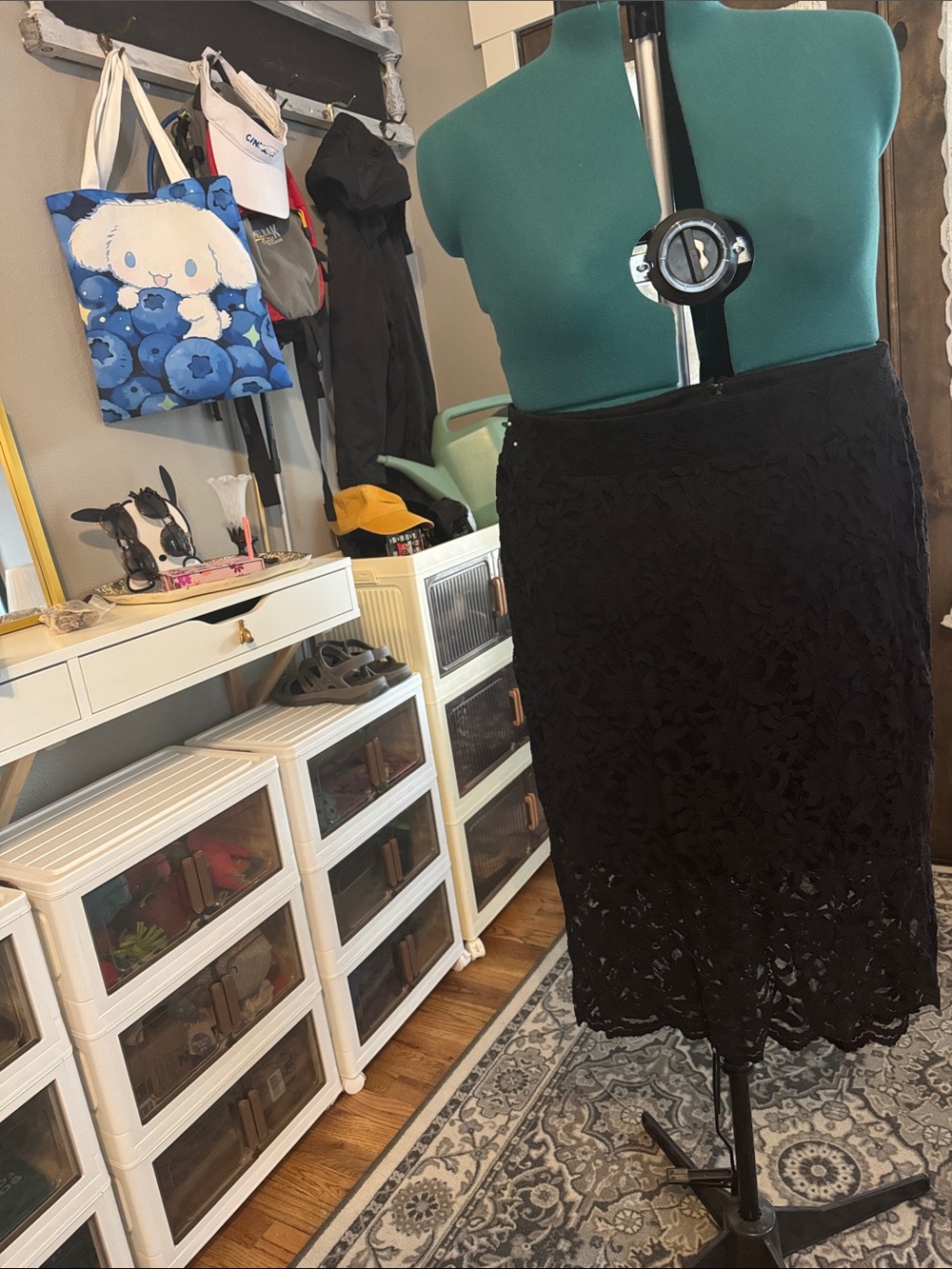 Torrid Lace overlay Pencil Skirt